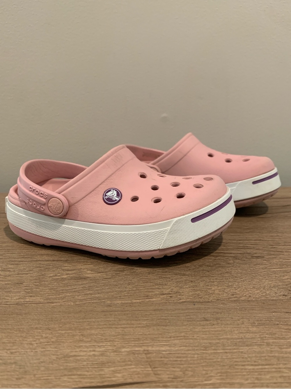 Crocs little girls size 1 pink clog shoes sandals